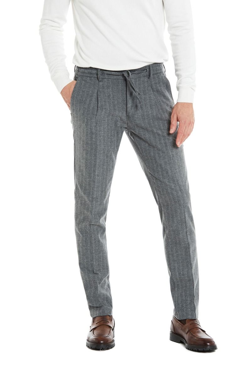Pantalone con coulisse e pinces spigato