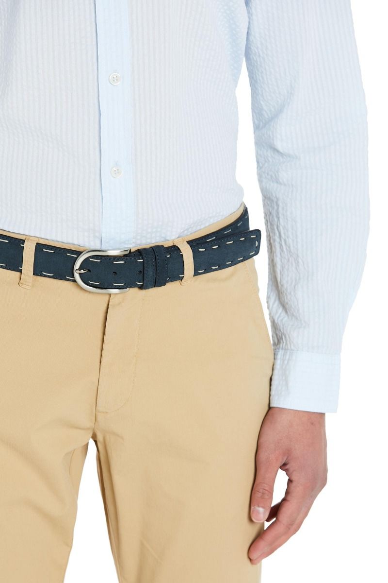 Cintura Uomo in Camoscio con Impuntura a Contrasto Slim Fit