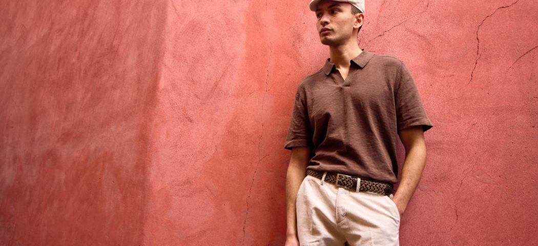 Polo uomo: come sceglierla, come abbinarla e perché è il capo più versatile dell’estate
